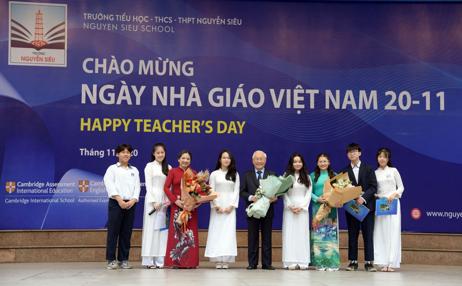 Nguyễn Siêu School (Hanoi, Vietnam) 20/11, tôn vinh