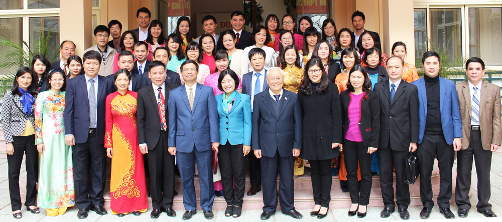 Các đại biểu dự buổi Lễ công bố quyết định nâng cấp Chi bộ cơ sở thành Đảng bộ cơ sở Trường Nguyễn Siêu tháng 12 năm 2015