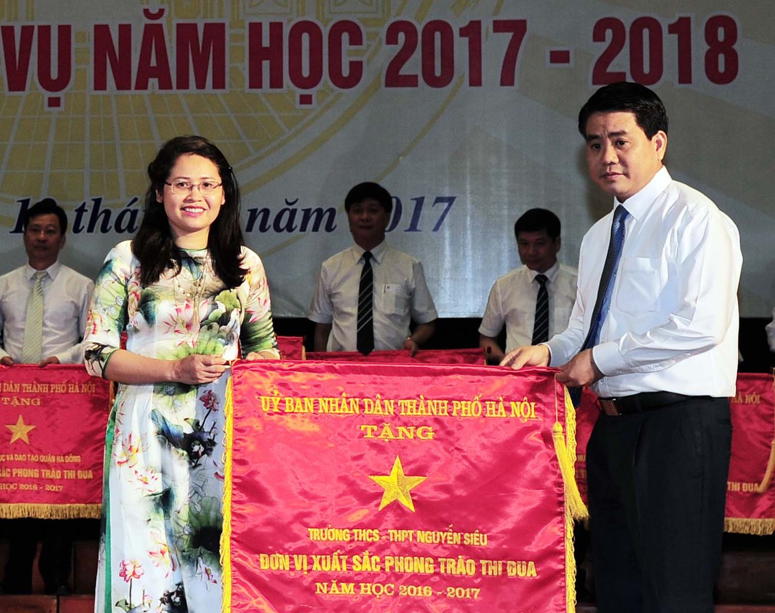 Trường Nguyễn Siêu - đơn vị xuất sắc phong trào thi đua 2016-2017
