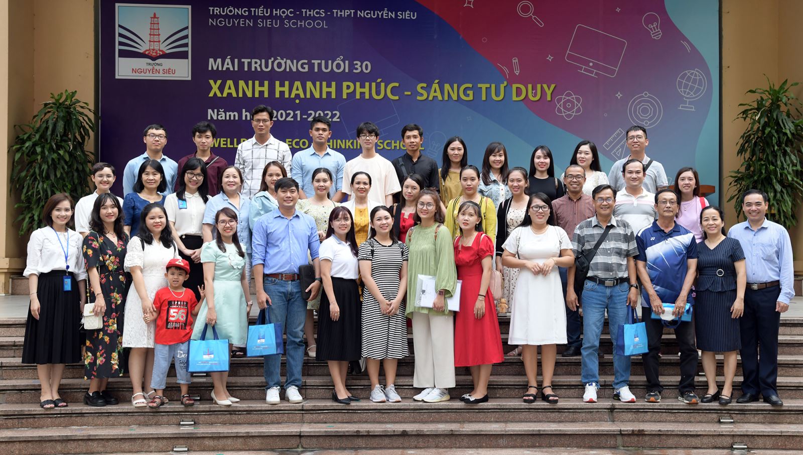 Trường Nguyễn Siêu chia sẻ mô hình giáo dục cùng các bạn Lê Quý Đôn (Bình Thuận)