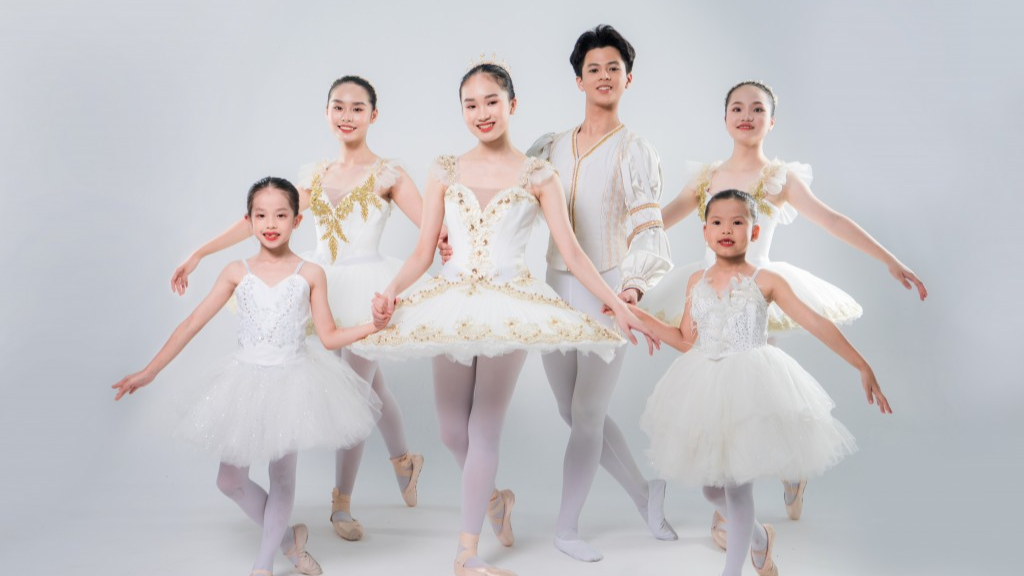 Nữ sinh lớp 8 Nguyễn Siêu diễn chính trong vở ballet kinh điển Paquita