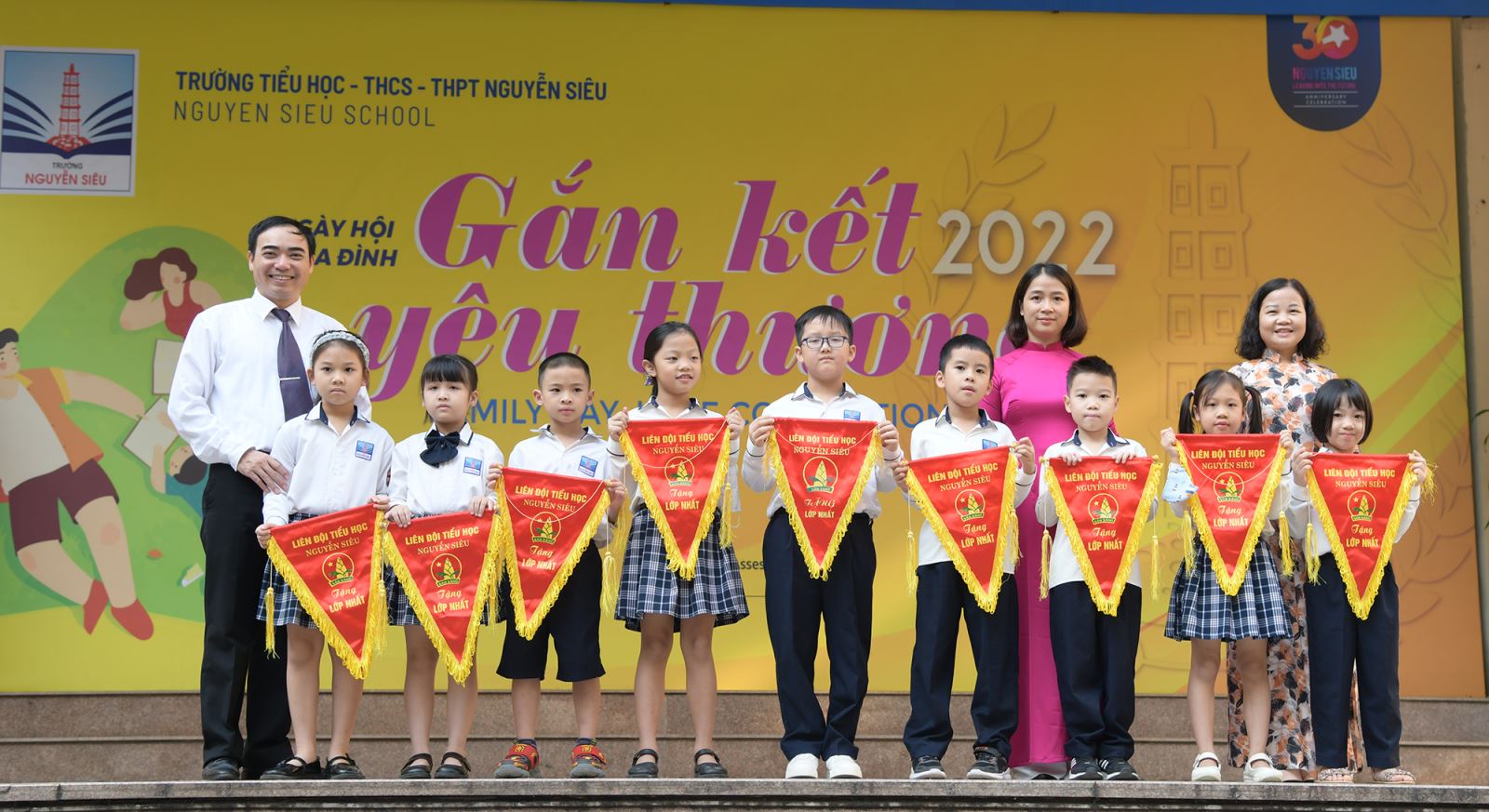 Sinh hoạt dưới cờ tháng 10 của Liên đội Tiểu học Nguyễn Siêu