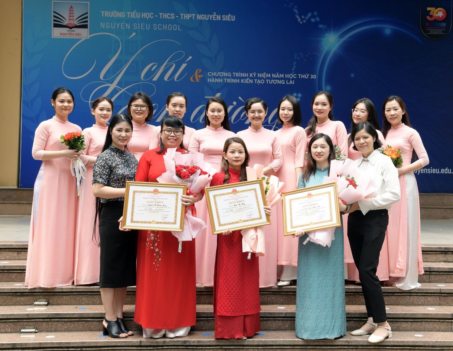 Nguyễn Siêu đạt 1 giải Nhất, 2 giải Nhì Hội thi giáo viên giỏi cấp THPT