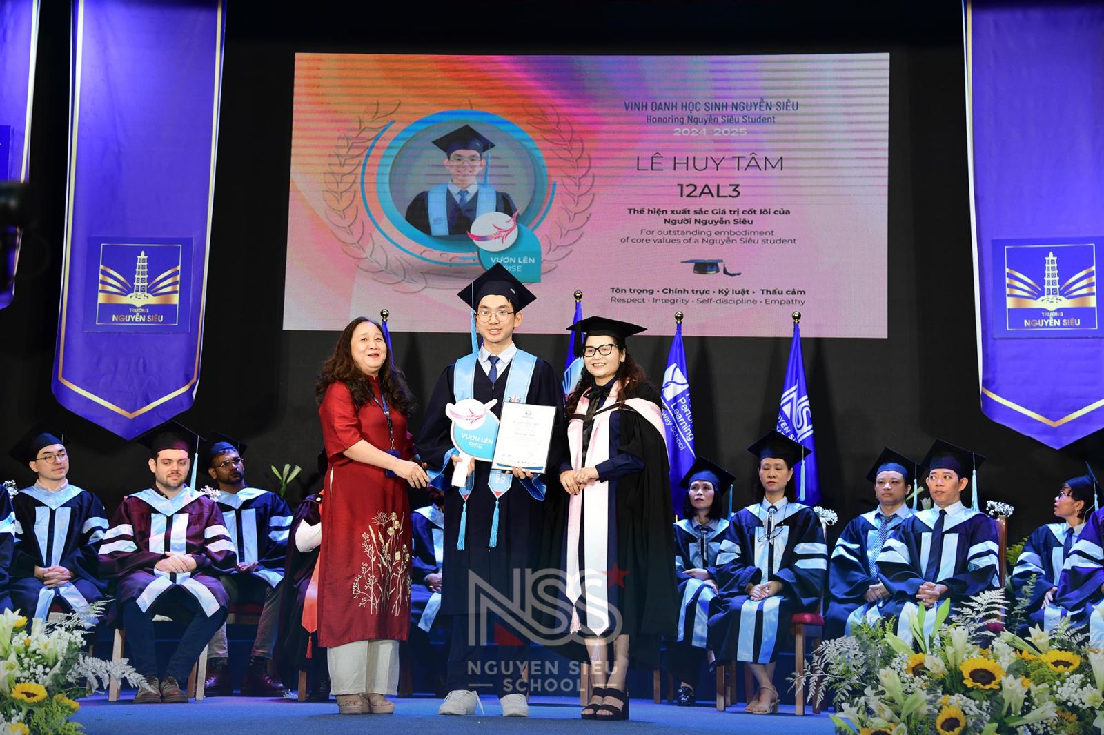 LỄ RA TRƯỜNG NĂM HỌC 2024–2025: ✨ SHINE ON, NGUYỄN SIÊU STARS!