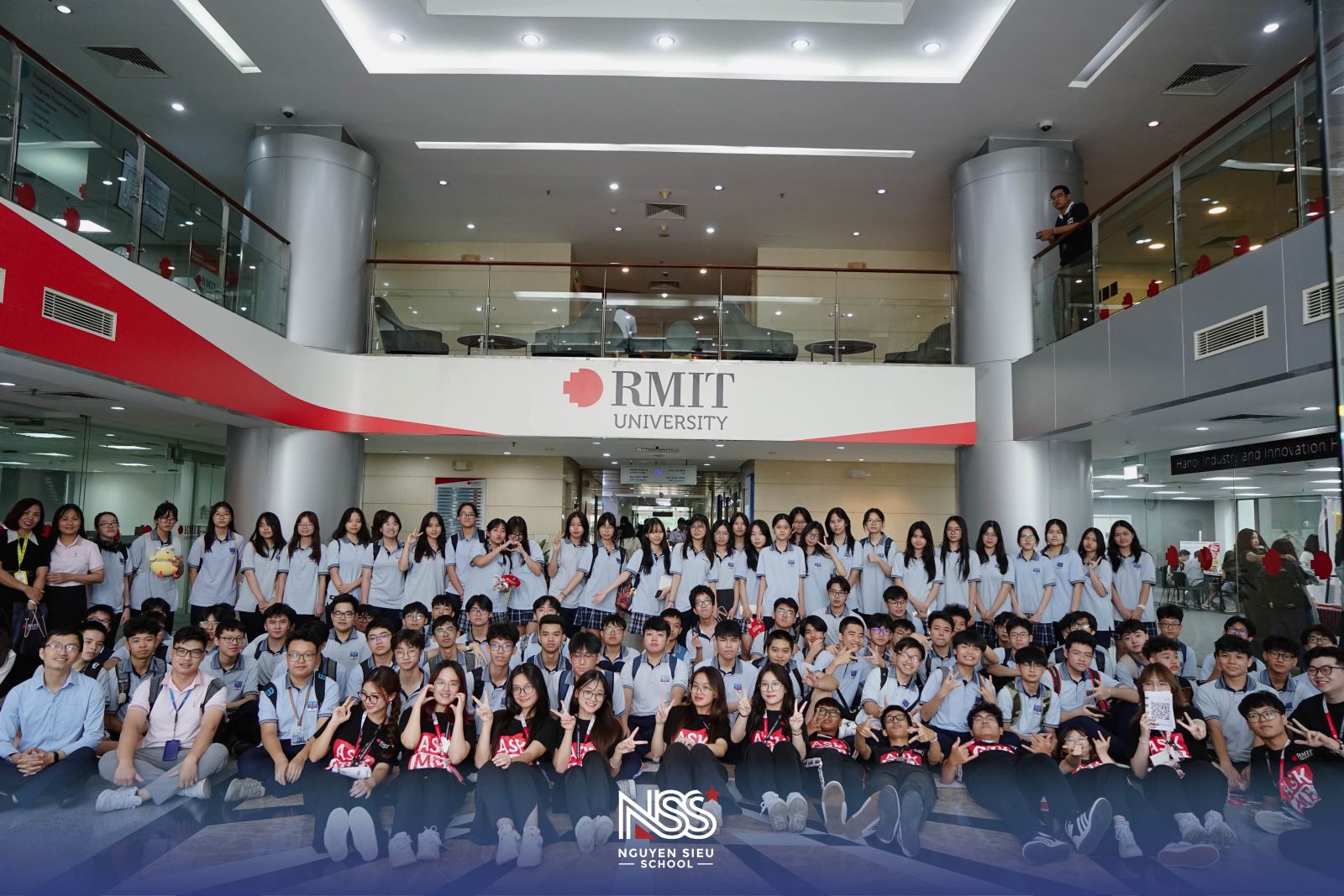 HỌC SINH KHỐI 11 TRẢI NGHIỆM THAM QUAN HỌC TẬP TẠI ĐẠI HỌC RMIT VIỆT NAM