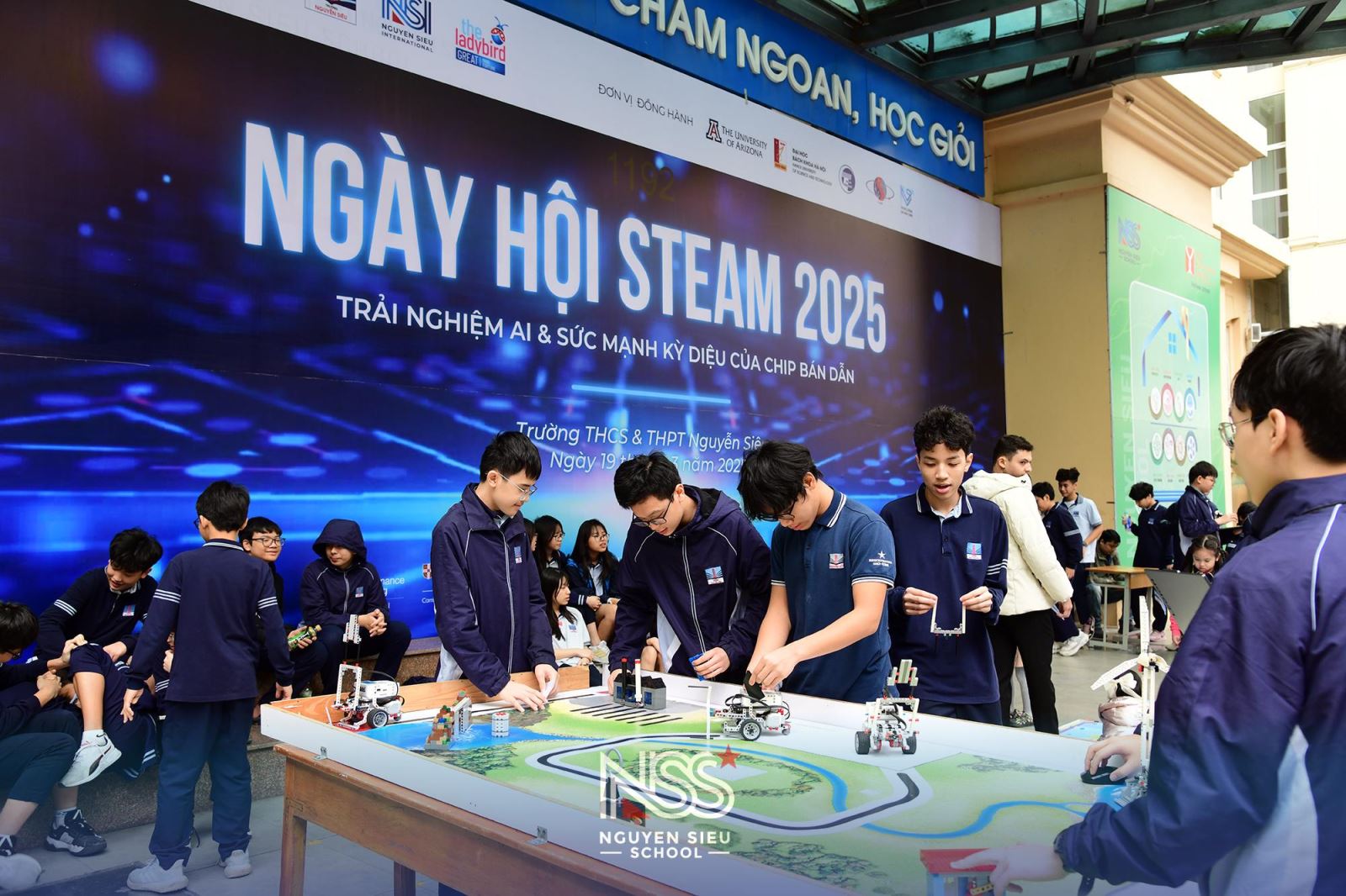 NGÀY HỘI STEAM NGUYỄN SIÊU 2025: CƠ HỘI TƯƠNG LAI TỪ CÔNG NGHỆ BÁN DẪN