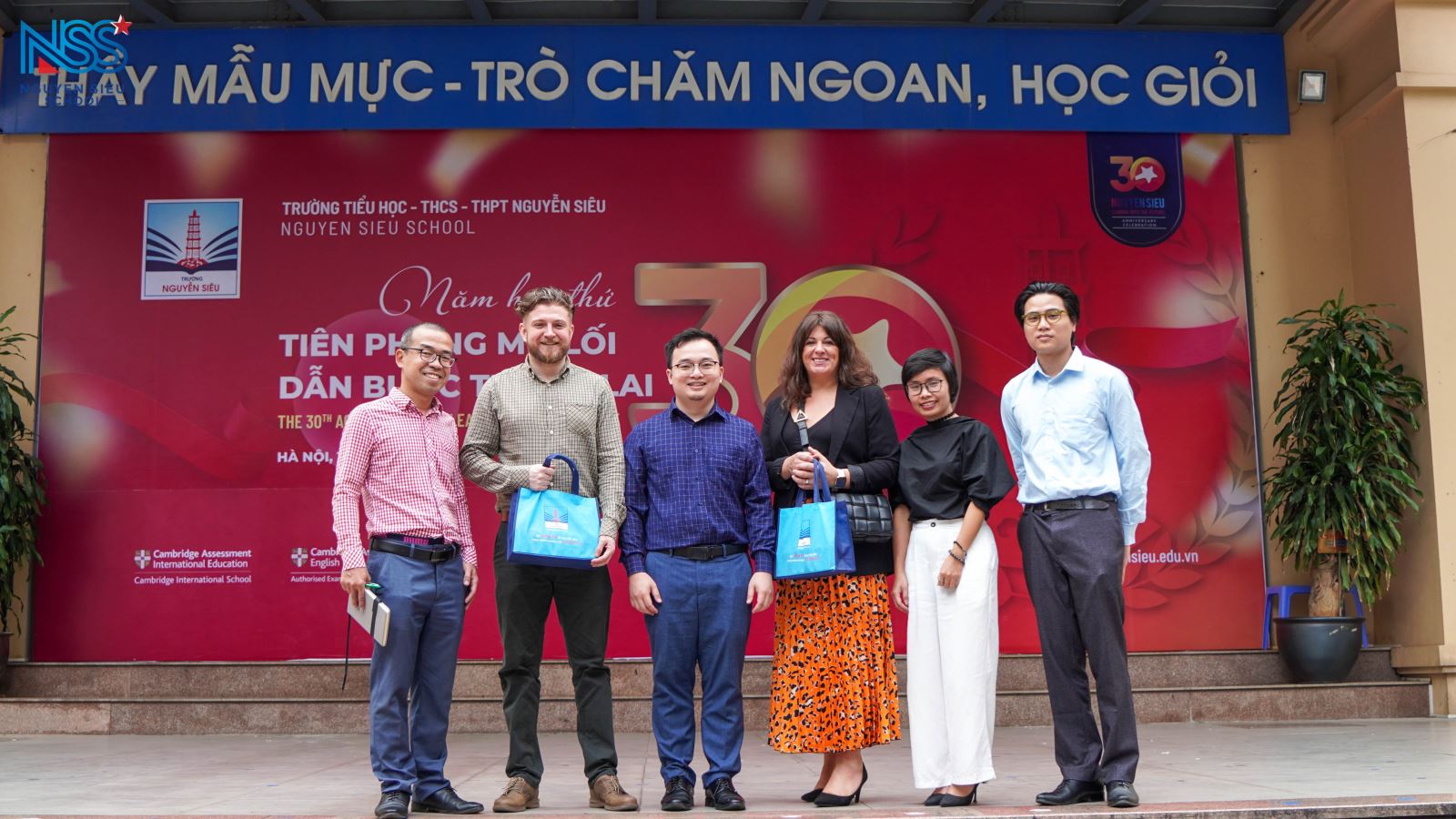 Đoàn lãnh đạo NCUK tới thăm trường Nguyễn Siêu