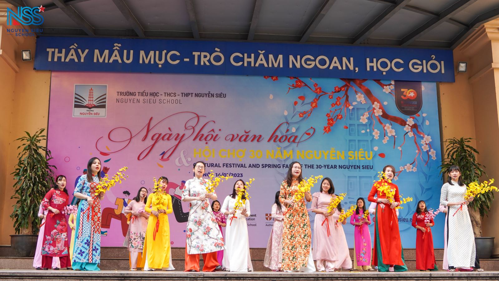 Trường Tiểu học Nguyễn Siêu tưng bừng đón chào năm Quý Mão