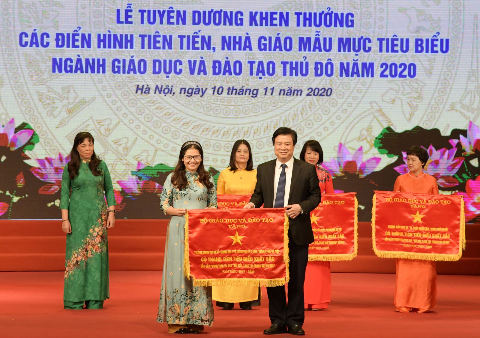 Nguyễn Siêu - trường "tiêu biểu xuất sắc" năm học 2019-2020