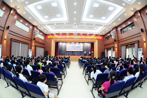 Quang cảnh một buổi hội thảo cùng cha mẹ học sinh đầu cấp THCS năm học 2017-2018