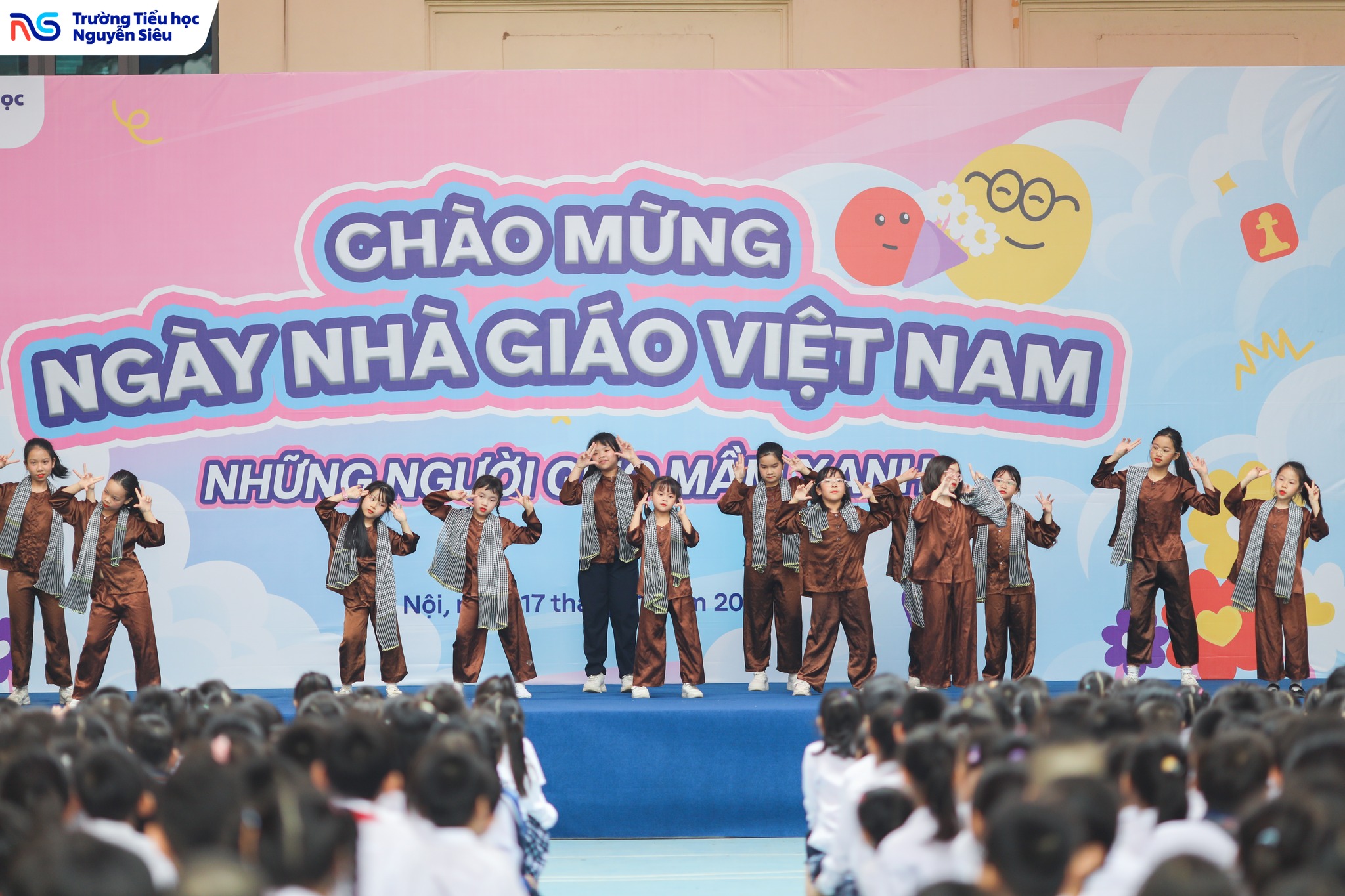 "Hò vươn mình" được biểu diễn bởi CLB Vũ điệu toả sáng